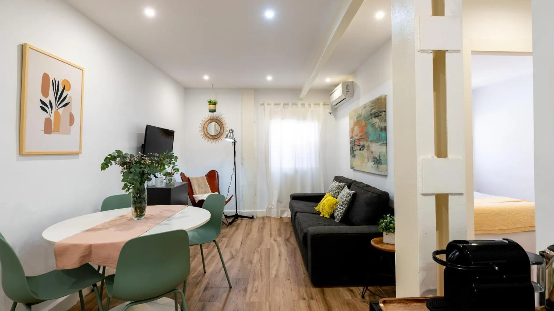 Apartment Las Golondrinas 3 Dormitorios Y 2 Banos En Triana Seville